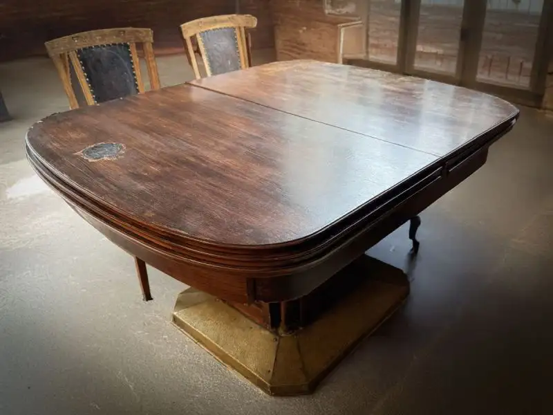 A-516 – Ausziehbarer Tisch mit 5 passenden Stühlen, Jugendstil um 1900