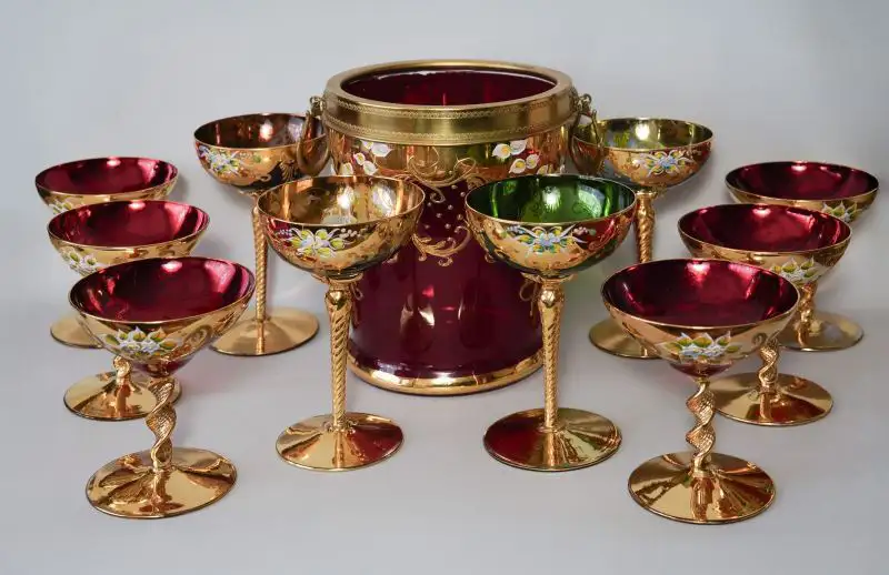 A-532 – Böhmisches Moser-Stil Sektset mit vergoldetem Emaildekor